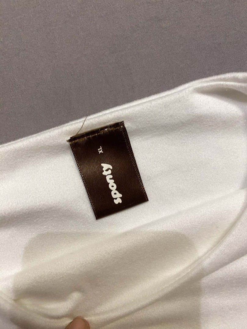 Basic white tee (Category: Shirts) located in Silang. Submitted by b4wang (Listing ID 1438168429, Image 2). Description: Sponty Basics basic white tee XL Body hugging .