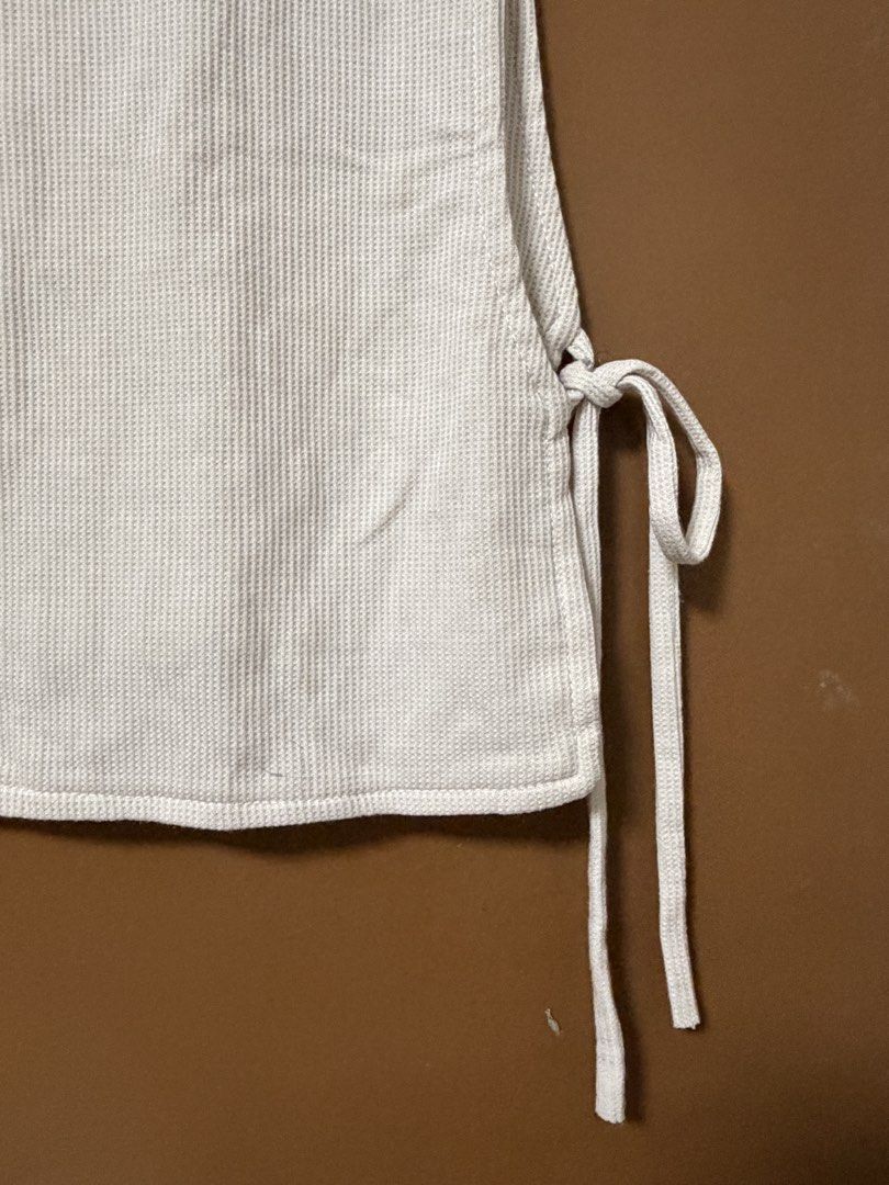 Beige Sleeveless Summer Tie Top (Category: Sleeveless) located in Meycauayan. Submitted by _cbear (Listing ID 1438270110, Image 2). Description: ~ Ties on both sides - Perfect for Hubaderas - Very soft hq waffle-like fabric - Worn once - S to M .