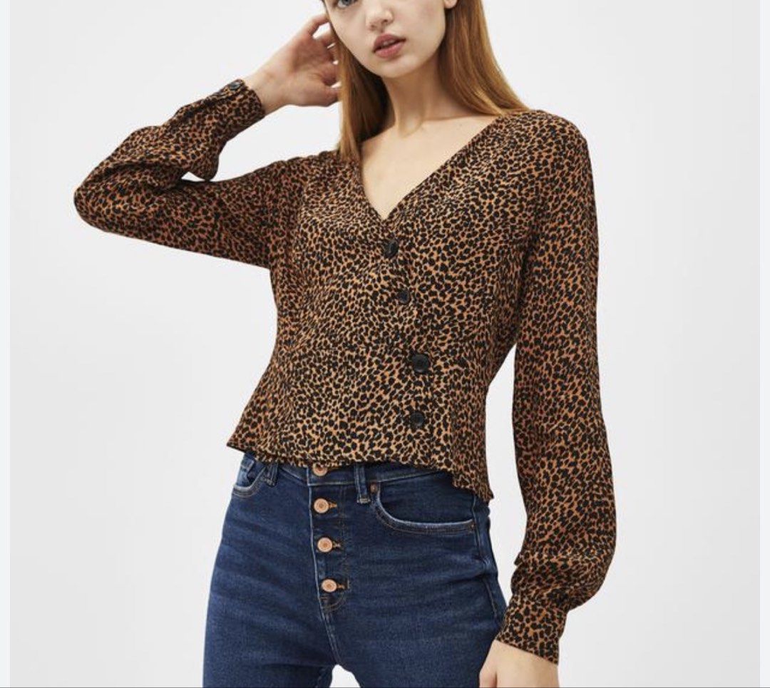 Bershka Leopard Print Blouse (Category: Blouses) located in Mandaluyong City. Submitted by declutterrie (Listing ID 1438154185, Image 1). Description: - Bershka blouse - Leopard print design - Size: S - Wrap-style front with button closures.