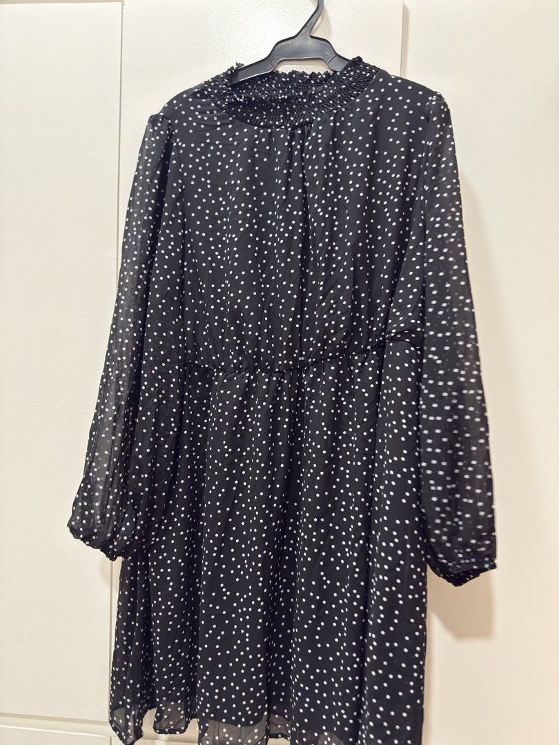 Black Dress (Category: Dresses) located in Manila. Submitted by chipee (Listing ID 1438180176, Image 1). Description: Never been used.
