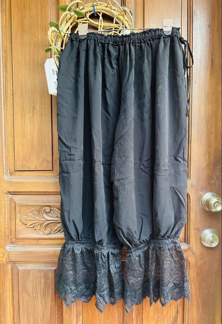 Black pants with lace at the bottom (Category: Other Bottoms) located in Pasig City. Submitted by tinydonuts (Listing ID 1438198891, Image 1). Description: Brand new but washed. Not worn at all.