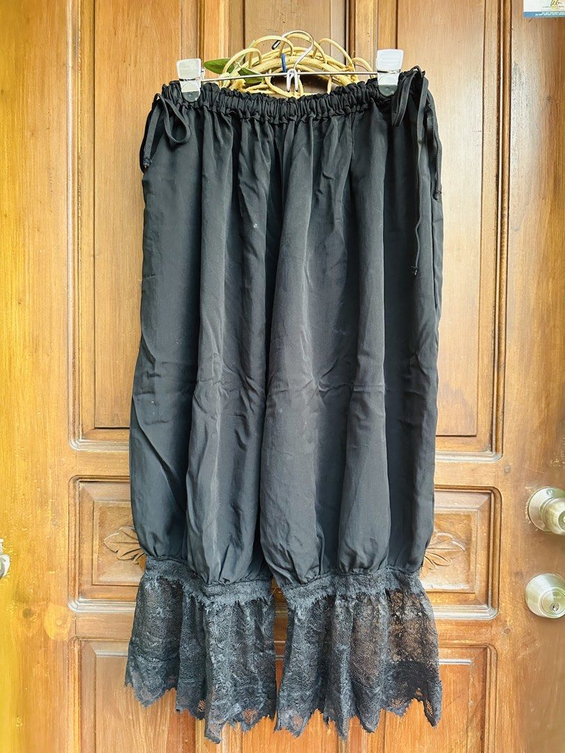 Black pants with lace at the bottom (Category: Other Bottoms) located in Pasig City. Submitted by tinydonuts (Listing ID 1438198891, Image 2). Description: Brand new but washed. Not worn at all.