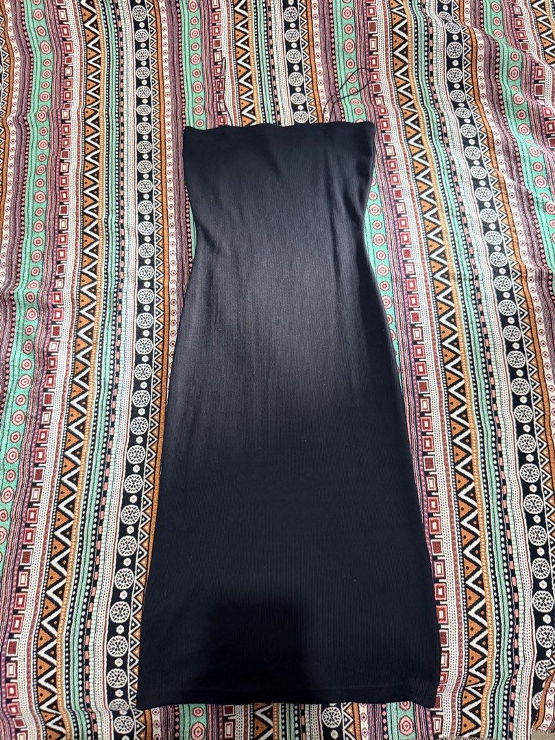 Black Tube Dress (Category: Dresses) located in Quezon City. Submitted by cindykarlaaa (Listing ID 1438218666, Image 1). Description: Black tube dress. Simple, sleek design. Stretchy, bodycon midi. Great for nights out or casual wear..