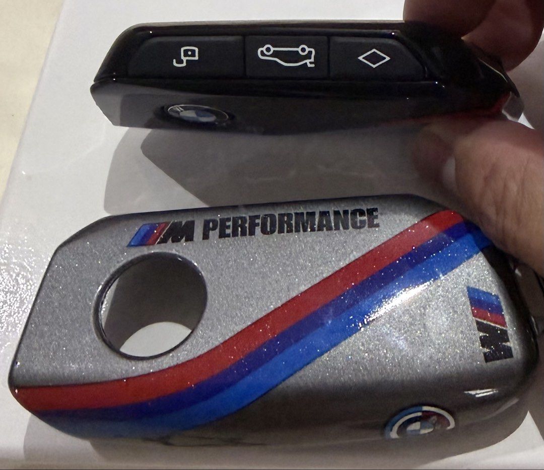 BMW Remote Controller casing (Category: Racks & Protection) located in Singapore. Submitted by khho4 (Listing ID 1438176709, Image 2). Description: - Casing for BMW car remote controller - Remote is shown for better illustration purpose for the remote mode .