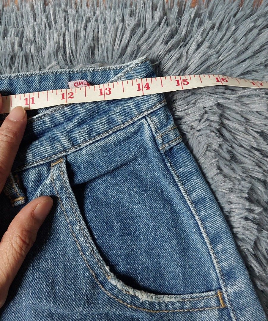 BNY Jeans Boyfriend Slim Ankle (Category: Jeans) located in Calasiao. Submitted by _annetastic_ (Listing ID 1438216718, Image 3). Description: - BNY Jeans - Boyfriend slim ankle style - Light blue wash - Distressed details on knees - Waist:26-28" twice used .