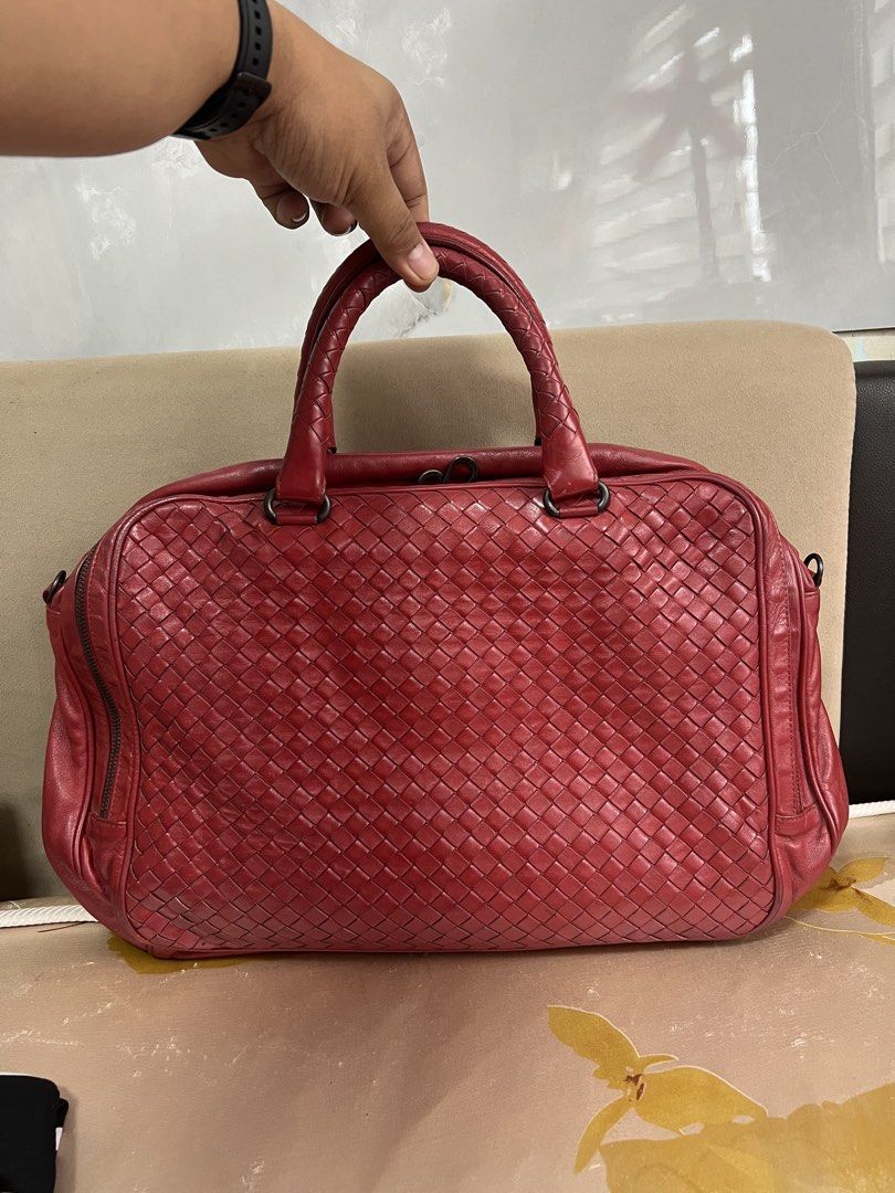bottega veneta (Category: Luxury Bags & Wallets) located in Quezon City. Submitted by brand.selection (Listing ID 1438125453, Image 1). Description: Bottega veneta *missing strap*.