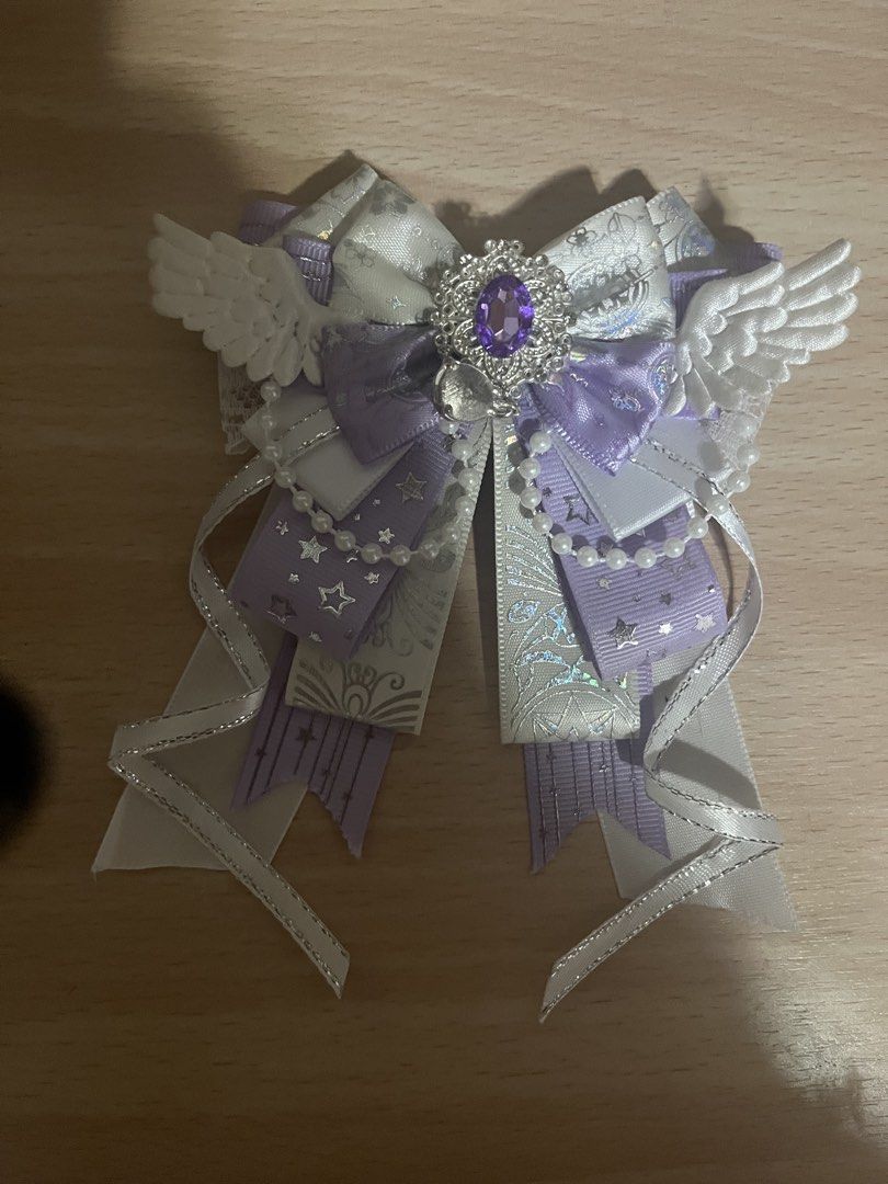 Bow clip pin for ita bag (Category: Character Goods) located in Pasig City. Submitted by mafiyami (Listing ID 1438266916, Image 1). Description: In perfect condition !! Used for my ita bag -tags: purple, ita bag, accessories, clip, oshikatsu, bow, bow clip, yellow, wings, ribbon .