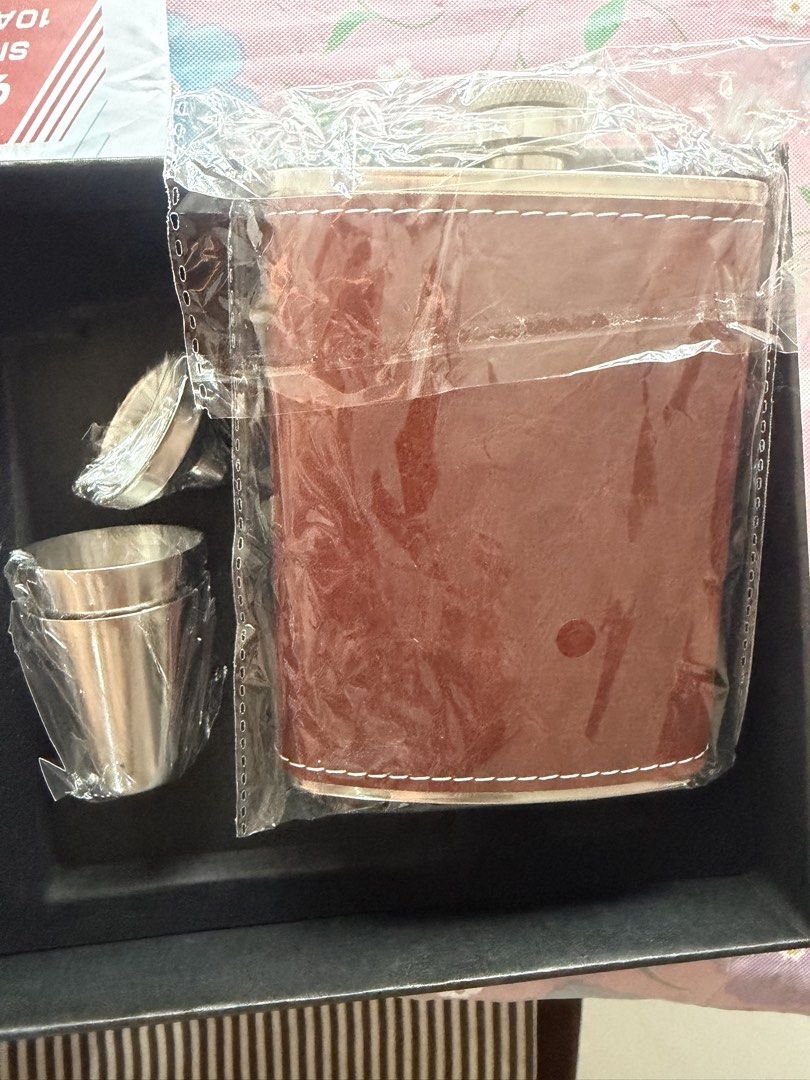 Brand New Flask Set with Cups455631095098265602