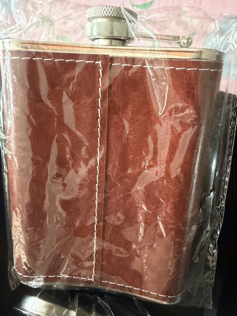 Brand New Flask Set with Cups455631095098265601