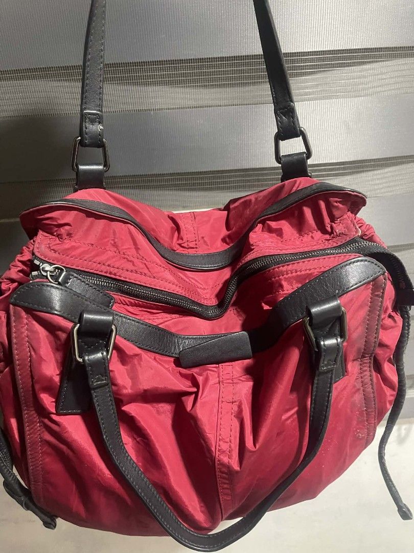 Burberry (Category: Luxury Bags & Wallets) located in Manila. Submitted by casseyann160760 (Listing ID 1438244811, Image 3). Description: original Burberry need wash only.