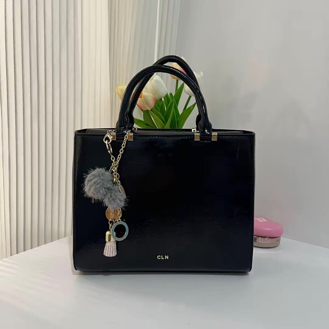 CLN BAG (Category: Shoulder Bags) located in Malabon City. Submitted by aven25 (Listing ID 1437243152, Image 1). Description: Complete pa ng inclusions Almost brand new Preloved but not abused! 📍Malanday Valenzuela City.