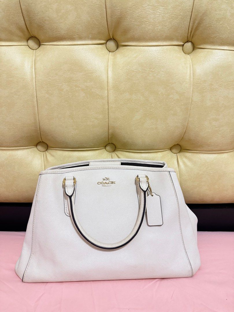 Coach Margot Carryall (Category: Luxury Bags & Wallets) located in Quezon City. Submitted by rio___ (Listing ID 1438111465, Image 1). Description: .