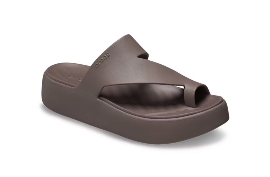 Crocs Women's Getaway Platform Toe Loop Flip Flops (Category: Slippers and slides) located in Manila. Submitted by reyganots (Listing ID 1438147483, Image 2). Description: - Women's Crocs platform flip flops (Guaranteed Authentic) - Brown color/Mauve - Comfortable platform sole - Classic toe post design - Strap across the top of the foot - Crocs logo visible - Size chart available in the images.
