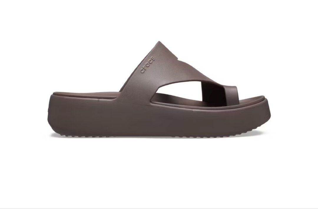 Crocs Women's Getaway Platform Toe Loop Flip Flops (Category: Slippers and slides) located in Manila. Submitted by reyganots (Listing ID 1438147483, Image 3). Description: - Women's Crocs platform flip flops (Guaranteed Authentic) - Brown color/Mauve - Comfortable platform sole - Classic toe post design - Strap across the top of the foot - Crocs logo visible - Size chart available in the images.