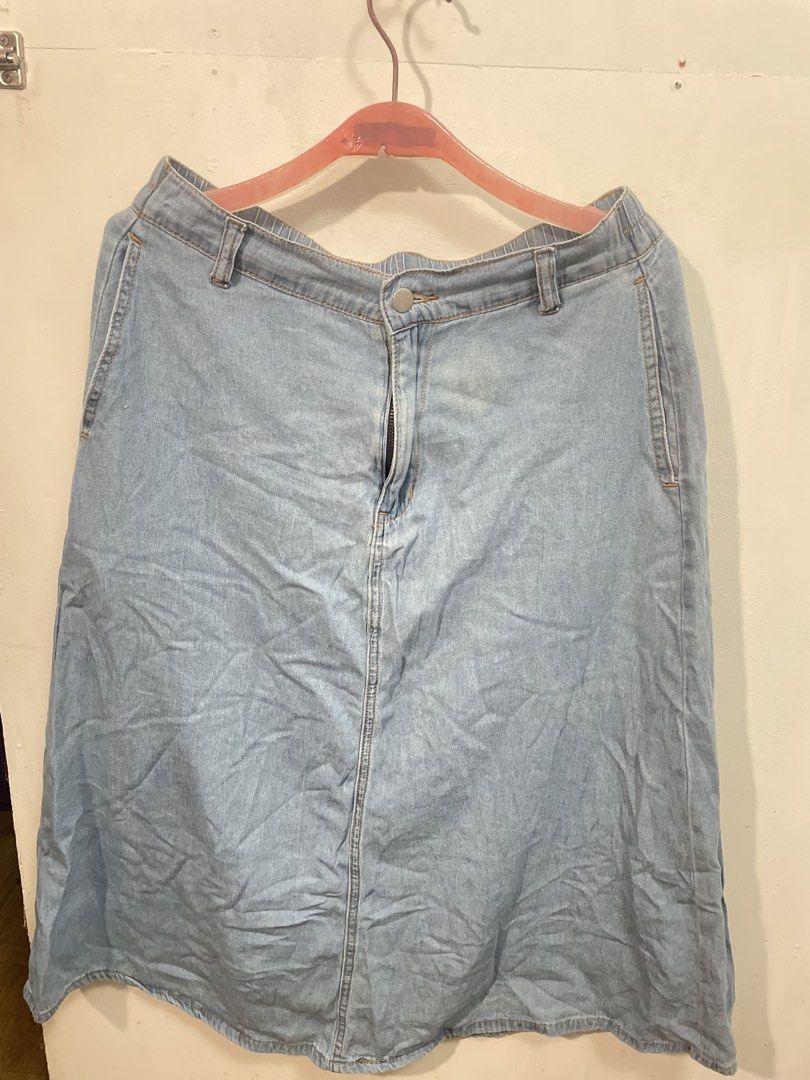 Dazy Denim Skirt - Size XL (Category: Skirts) located in Manila. Submitted by ledithgo (Listing ID 1438282494, Image 1). Description: - Dazy light blue denim skirt - Size: XL - Features button and zipper closure - Classic straight cut design - Includes two front pockets - Ideal for casual outfits.