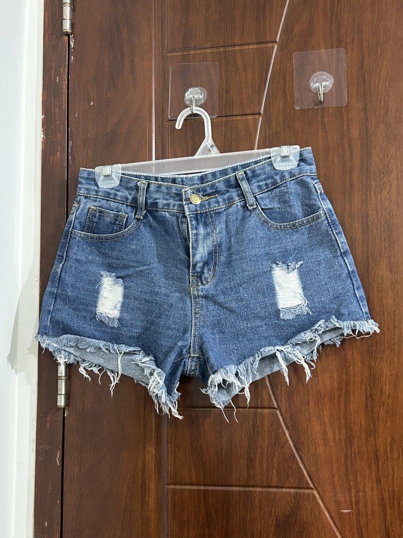 Denim Tattered Short Sexy Summer (Category: Shorts) located in Cainta. Submitted by pascheey2018 (Listing ID 1438186777, Image 1). Description: .