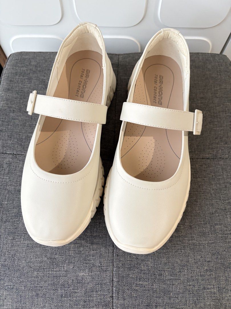 Dr. Kong Mary Jane Shoes (Category: Flats & Sandals) located in Manila. Submitted by marbymuff (Listing ID 1438301388, Image 2). Description: Slightly worn 2x indoor For photo op only No more box Guaranteed original Size 7 women Beige Healthy Casual Shoes for Women’s. • Adjustable strap for perfect fit. • Different forefoot width for different foot shapes. • Soft padded for shock absorption. • With Arch support. • Metatarsal pad to support transv