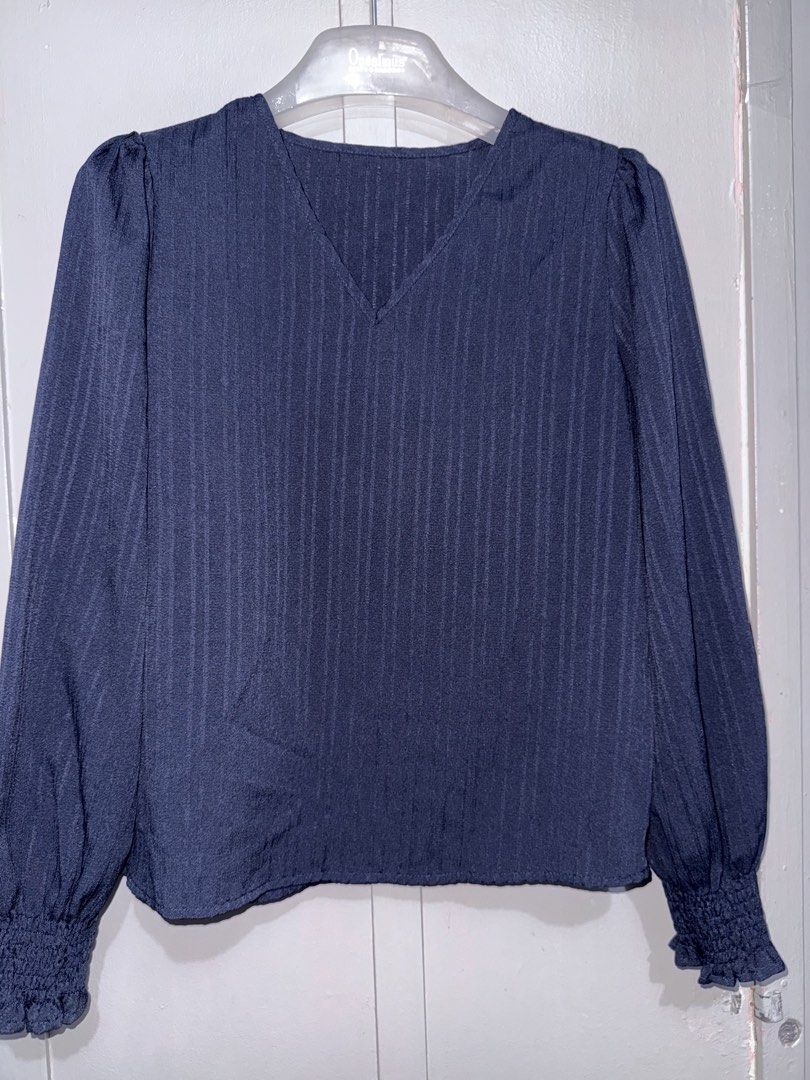 Emery Rose Navy Blue Blouse - Size S (Category: Blouses) located in Quezon City. Submitted by sabbyfinds (Listing ID 1438303640, Image 1). Description: 🔍 Manage Expectations All items are thrifted/own preloved. Expect minimal signs of use. ALL POSTED PICTURES ARE TRUE TO ITS COLOR AND FLAWS - Size S; - L: 21 in W: 18-18.5 in - V-neck design - Long sleeves with elastic cuffs - Relaxed fit - Vertical striped texture - never worn washed only - Suit