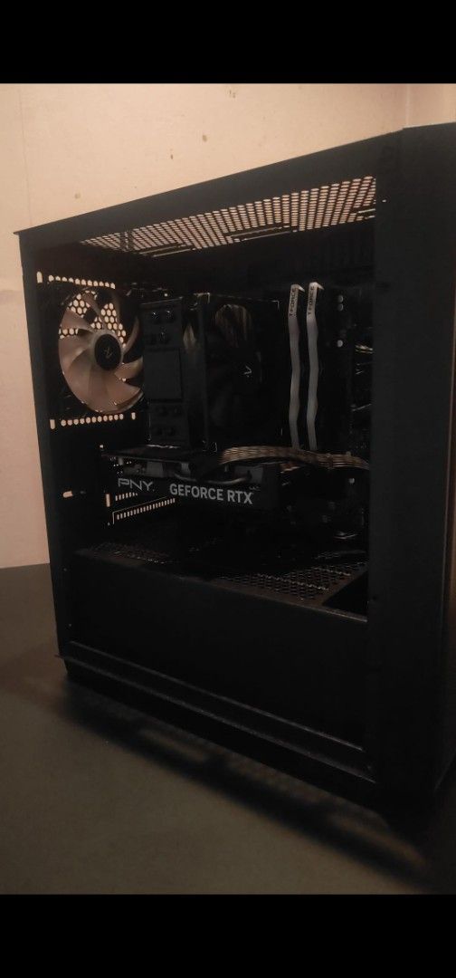 Empty Desktop Casing without Glass455663087456112640