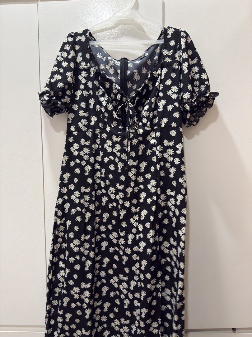 Floral Dress (Category: Dresses) located in Manila. Submitted by chipee (Listing ID 1438175920, Image 1). Description: Never been used. Shein plusize size 1XL.