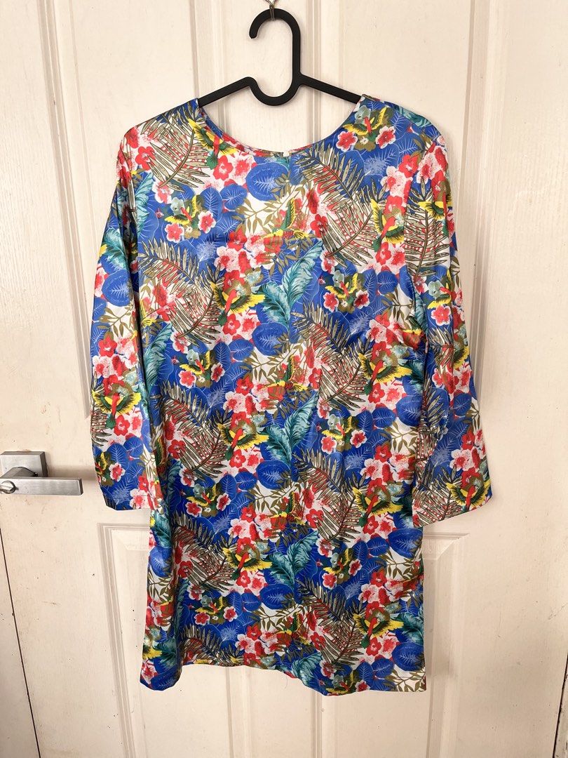 Floral Print Dress (Category: Dresses) located in Bacoor. Submitted by clothestodeclutter (Listing ID 1438144978, Image 1). Description: - Floral print in red, blue, and green - Long sleeves - Relaxed fit - Lightweight fabric - Round neckline - Simple and elegant design.