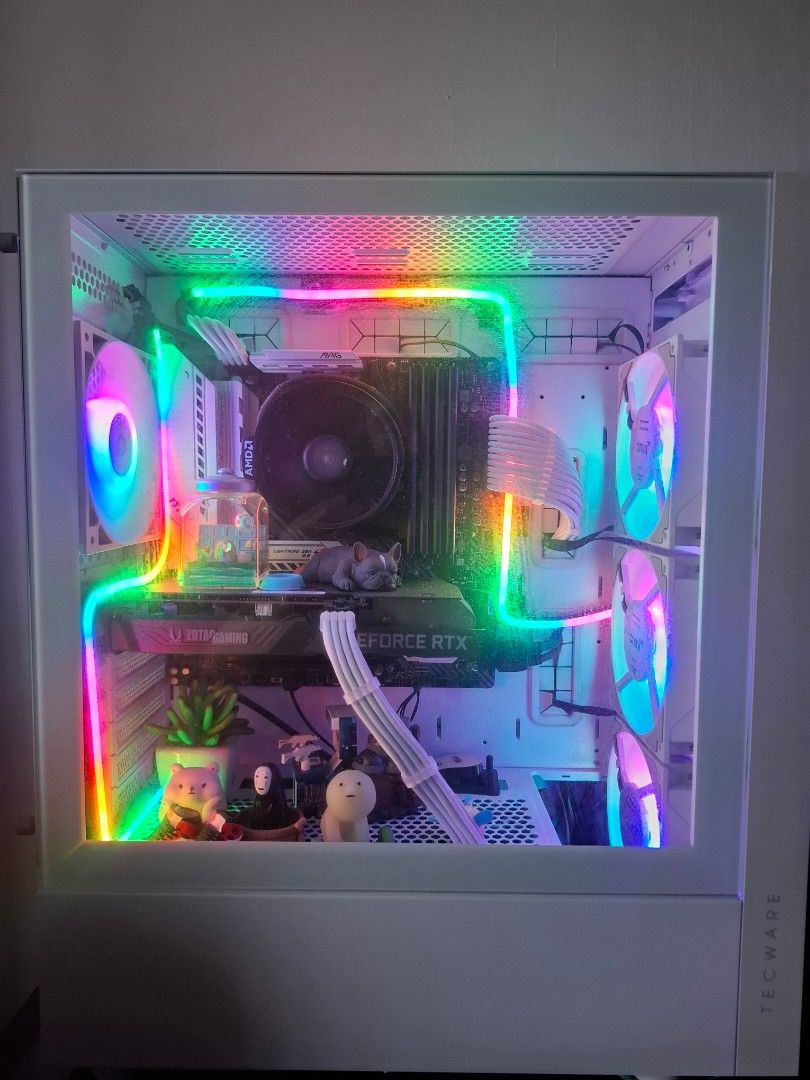 Fully White Custom Gaming PC with RGB Lighting455771283721431040