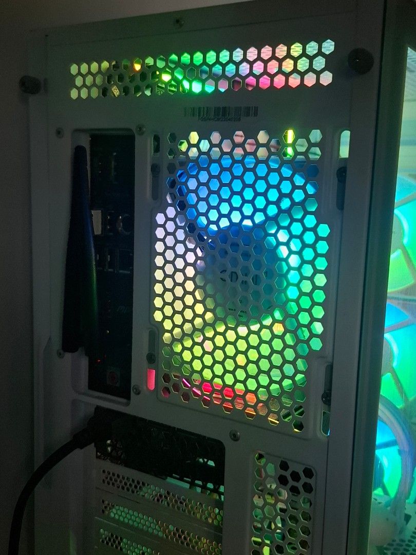 Fully White Custom Gaming PC with RGB Lighting455771283721431044