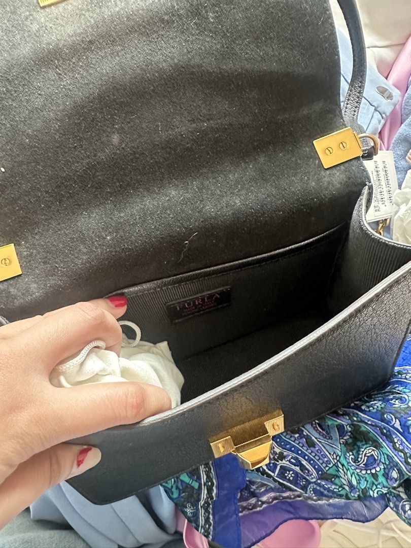 Furla Chain Crossbody Bag (Category: Luxury Bags & Wallets) located in Cebu City. Submitted by everythingestetik (Listing ID 1438187256, Image 3). Description: 100% Authentic Furla With tags and dustbag RFS: Decluttering.