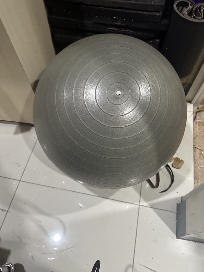 GAIAM 65cm stability ball (Category: Toning & Stretching Accessories) located in Quezon City. Submitted by lessp (Listing ID 1438182318, Image 2). Description: .