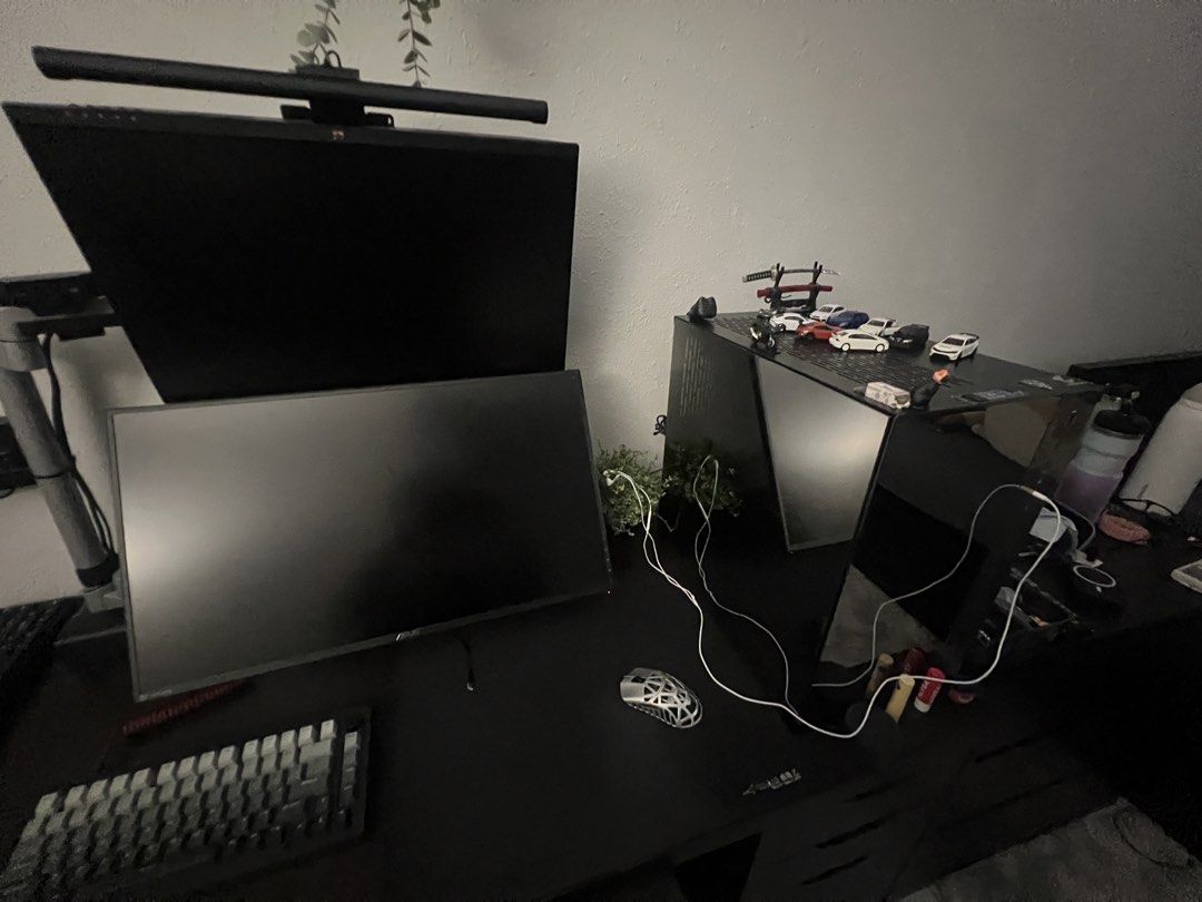 Custom Gaming PC Setup - Monitors, PC, Peripherals455771285577410562