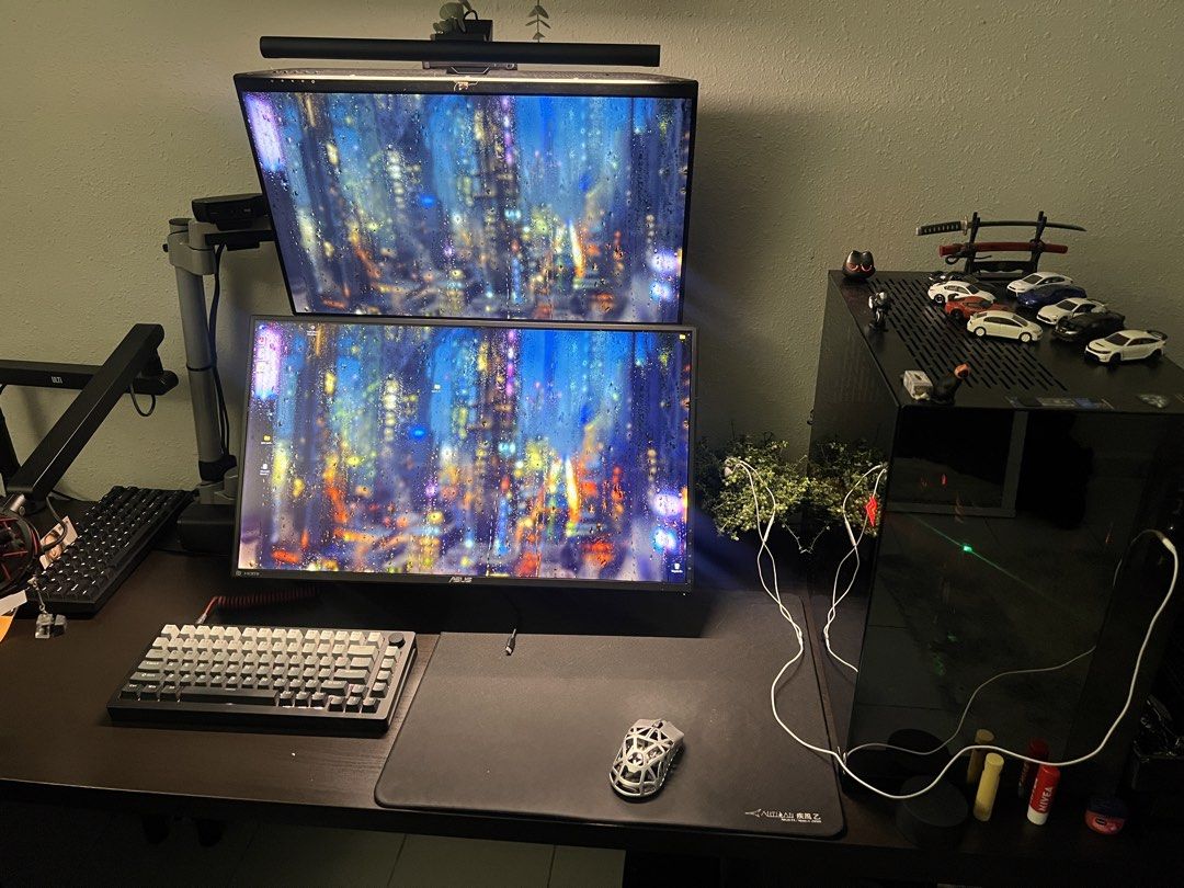 Custom Gaming PC Setup - Monitors, PC, Peripherals455771285577410563