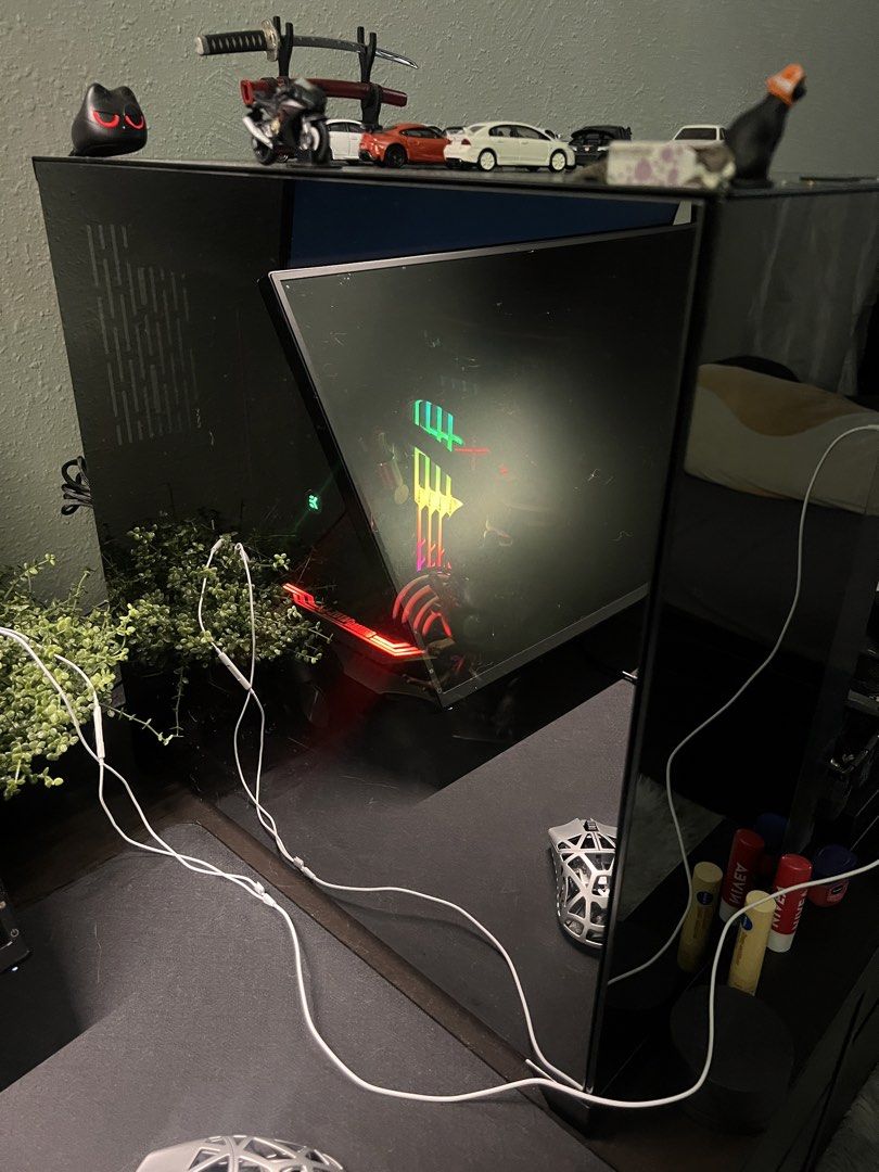 Custom Gaming PC Setup - Monitors, PC, Peripherals455771285577410561