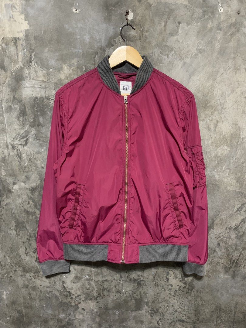 GAP JACKET (Category: Coats, Jackets and Outerwear) located in Davao. Submitted by triftnitroy (Listing ID 1438212702, Image 1). Description: Color rate: 9.5/10 Condition: excellent (no issue) Dimes: 22X25 M on tag can fit to L .