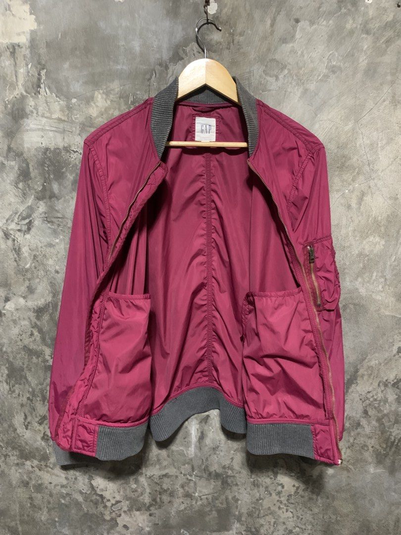 GAP JACKET (Category: Coats, Jackets and Outerwear) located in Davao. Submitted by triftnitroy (Listing ID 1438212702, Image 2). Description: Color rate: 9.5/10 Condition: excellent (no issue) Dimes: 22X25 M on tag can fit to L .