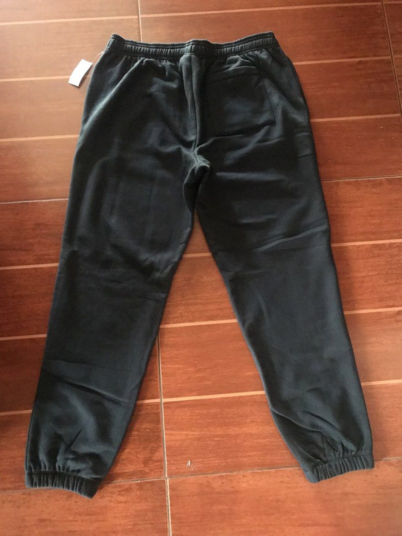 GAP x Disney Boys Sweat Pants / M (Category: Babies & Kids Fashion) located in Antipolo. Submitted by TheOne21 (Listing ID 1438166939, Image 3). Description: .
