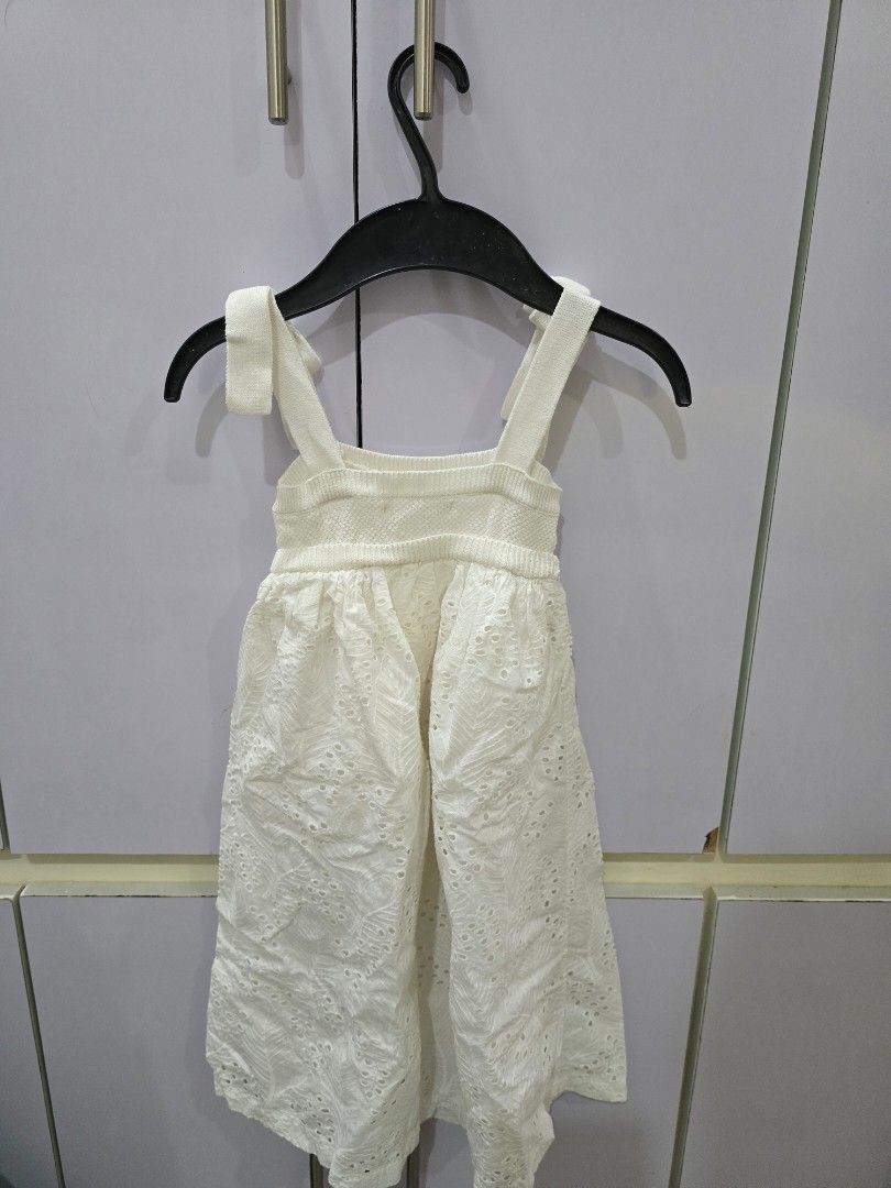 Gingersnaps White Eyelet Dress (Category: Babies & Kids Fashion) located in San Jose. Submitted by shobe__ (Listing ID 1438118507, Image 2). Description: - Gingersnaps eyelet dress - White color - Halter neck design - Fitted waist - Lightweight fabric - Suitable for special occasions and casual wear.