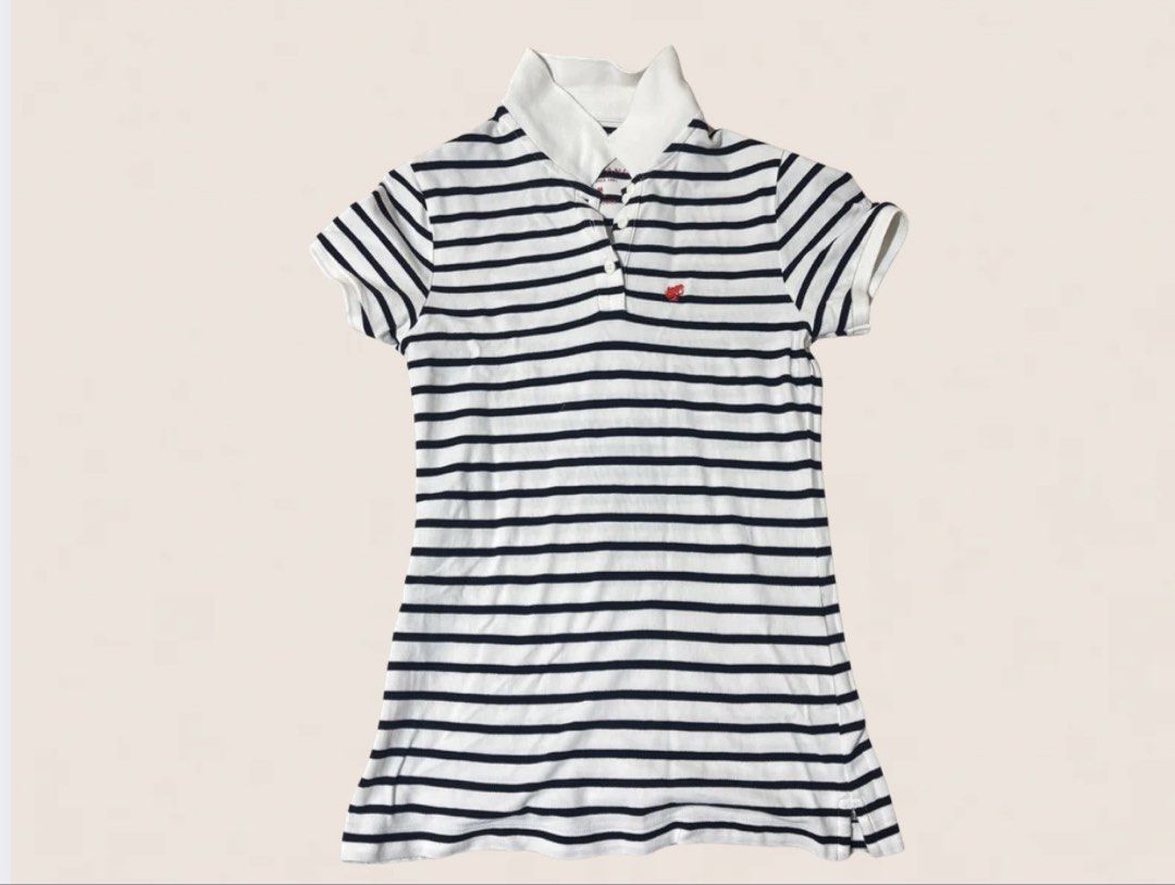 Giordano Striped Polo Shirt - Medium (Category: Tshirts & Polo Shirts ) located in Davao. Submitted by _manuella (Listing ID 1438127970, Image 2). Description: - Giordano polo shirt for women - Size: Medium - Features a white collar - Red Giordano logo on the chest - Striped pattern in white and navy blue.