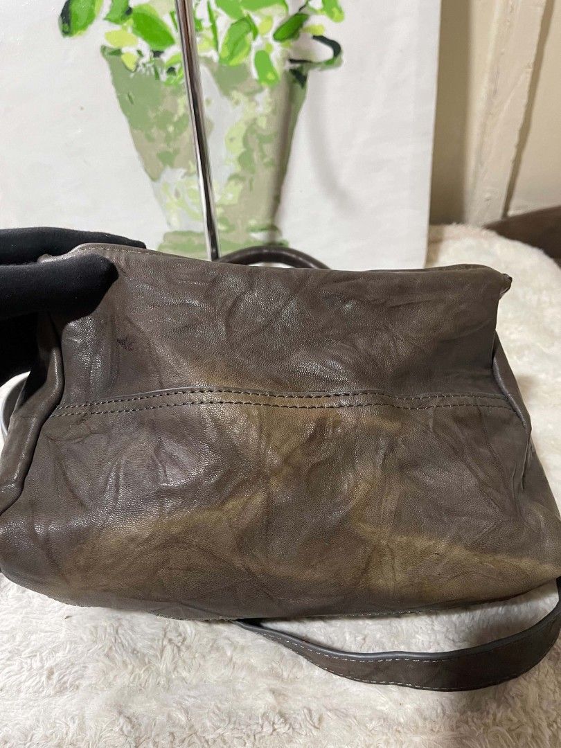Givenchy pandora (Category: Luxury Bags & Wallets) located in Naawan. Submitted by twillycalledprelovedbags (Listing ID 1438200665, Image 3). Description: - issue Hindi ko alam kung iBang color, or Yan po Ang original color Niya naka ykk zipper, with code.