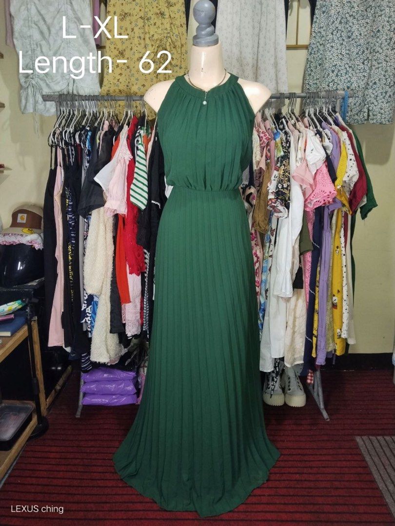 Green Maxi dress emerald green (Category: Dresses) located in Caloocan City. Submitted by itsmezhel15 (Listing ID 1438259431, Image 1). Description: Chiffon maxi emerald green good for wedding guest and formal occasion .