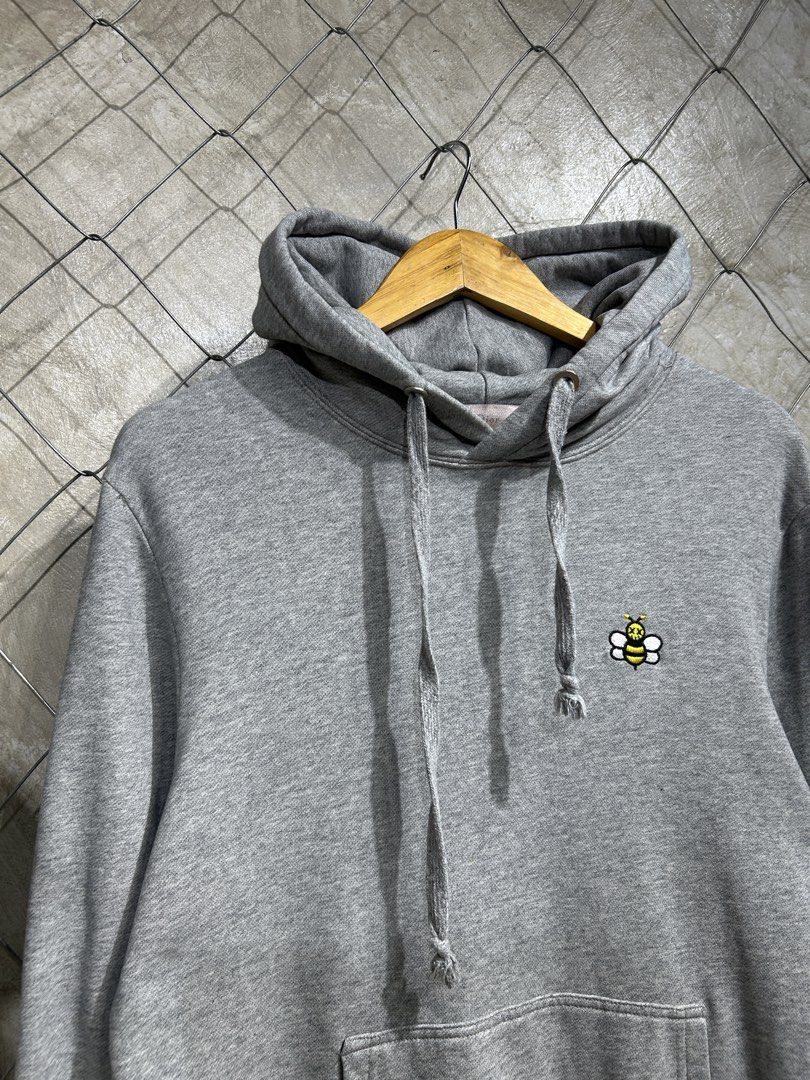 Grey Hoodie with Bee Embroidery (Category: Hoodies) located in Manila. Submitted by ardobe.mnl (Listing ID 1438265528, Image 2). Description: Dior x Kaws "Bee" Logo Gray Hoodie. Size: Small Men/Medium-Large Women Dimes: 19.5x26.5 Condition: Excellent Flaw: None! Dm to purchase! 📥.