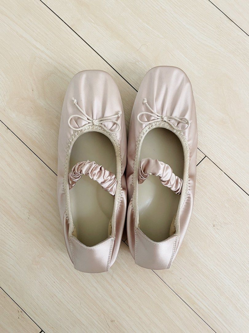 GU Satin Ballet Flats - Size 22.5 (Category: Flats & Sandals) located in General Trias. Submitted by harpercloset (Listing ID 1438136360, Image 1). Description: Size: 22.5 fits to size eu 35-36 Worn once only, no flaws/issues, like new! Ginamit lang pamalit nung sumakit yung paa sa boots 😅.