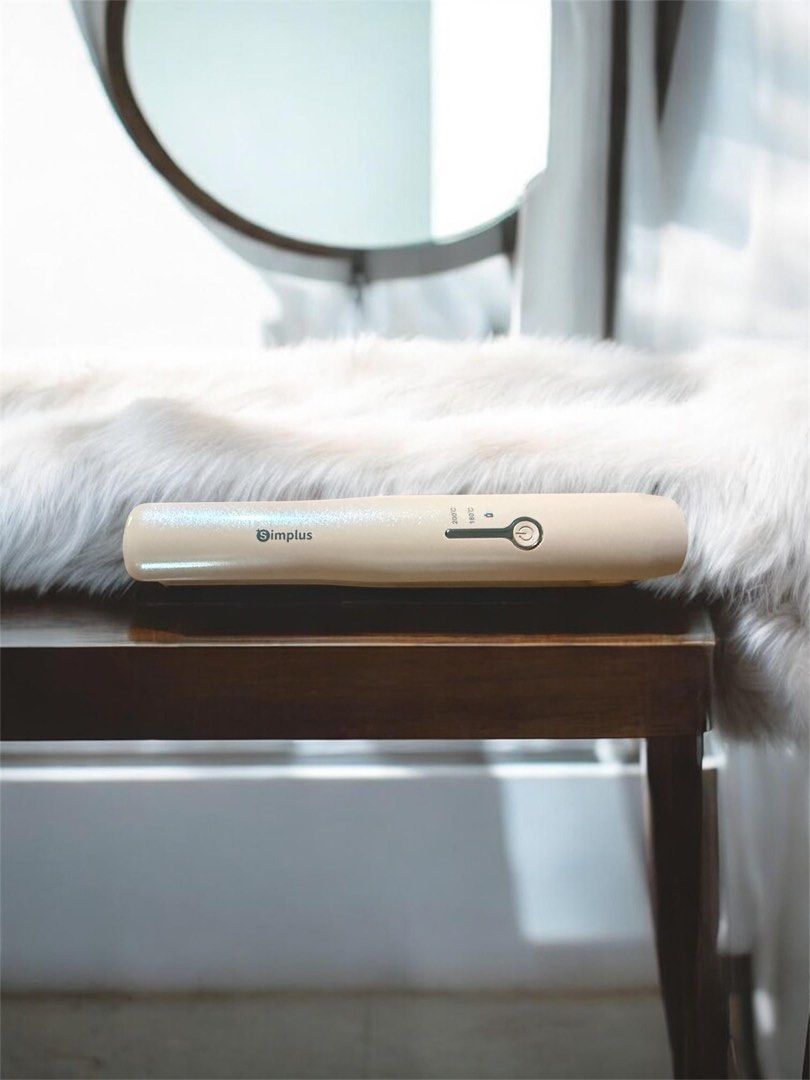 Hair Iron (Category: Hair) located in Davao. Submitted by ms.ohstorefront_mombosspicks (Listing ID 1438177742, Image 3). Description: Bnew CordLess Hair Iron .