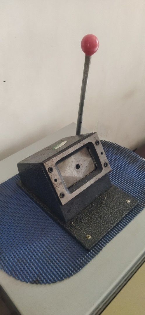 Heavy Duty PVC Die Cutting Machine (Category: Craft Supplies & Tools) located in Manila. Submitted by grandforest.d26bac (Listing ID 1438138048, Image 2). Description: Heavy Duty Die Cuttint Machine.