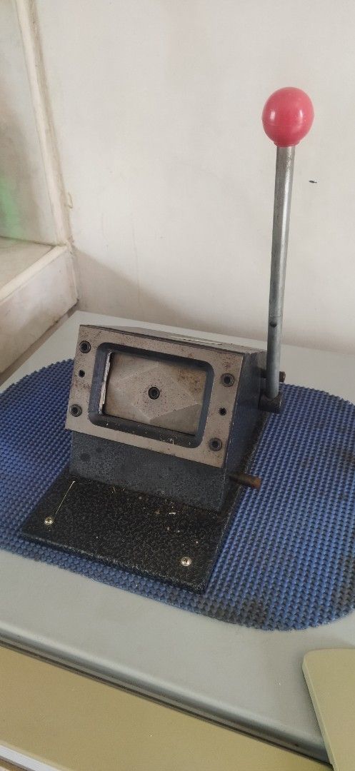 Heavy Duty PVC Die Cutting Machine (Category: Craft Supplies & Tools) located in Manila. Submitted by grandforest.d26bac (Listing ID 1438138048, Image 3). Description: Heavy Duty Die Cuttint Machine.