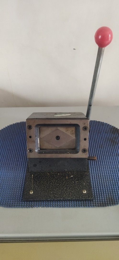 Heavy Duty PVC Die Cutting Machine (Category: Craft Supplies & Tools) located in Manila. Submitted by grandforest.d26bac (Listing ID 1438138048, Image 1). Description: Heavy Duty Die Cuttint Machine.