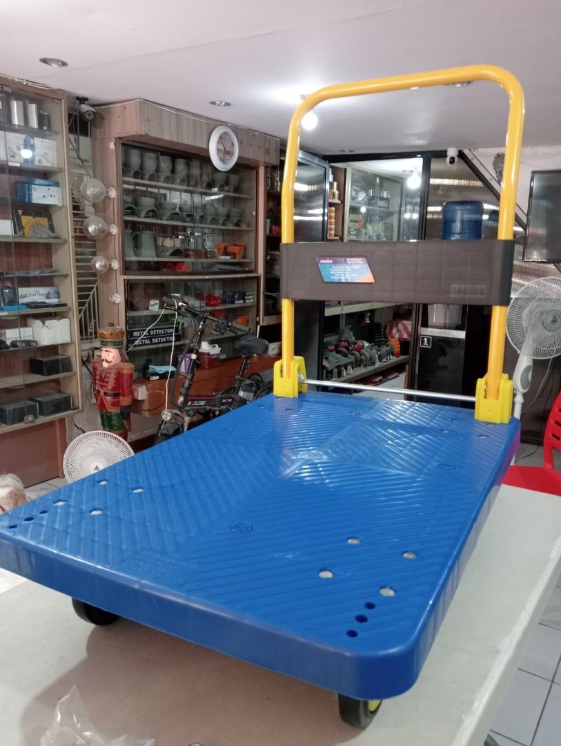 High Capacity Plastic Pushcart (Category: Everything Else Others) located in Manila. Submitted by pmconlineshop_07 (Listing ID 1438134426, Image 2). Description: High Capacity Plastic Pushcart Price: 200kg Capacity: P3900 400kg Capacity: P7500 Capacity Options: 200kg model – 19 x 31 inch platform, 4-inch wheels 400kg model – 24 x 36 inch platform, 5-inch wheels.