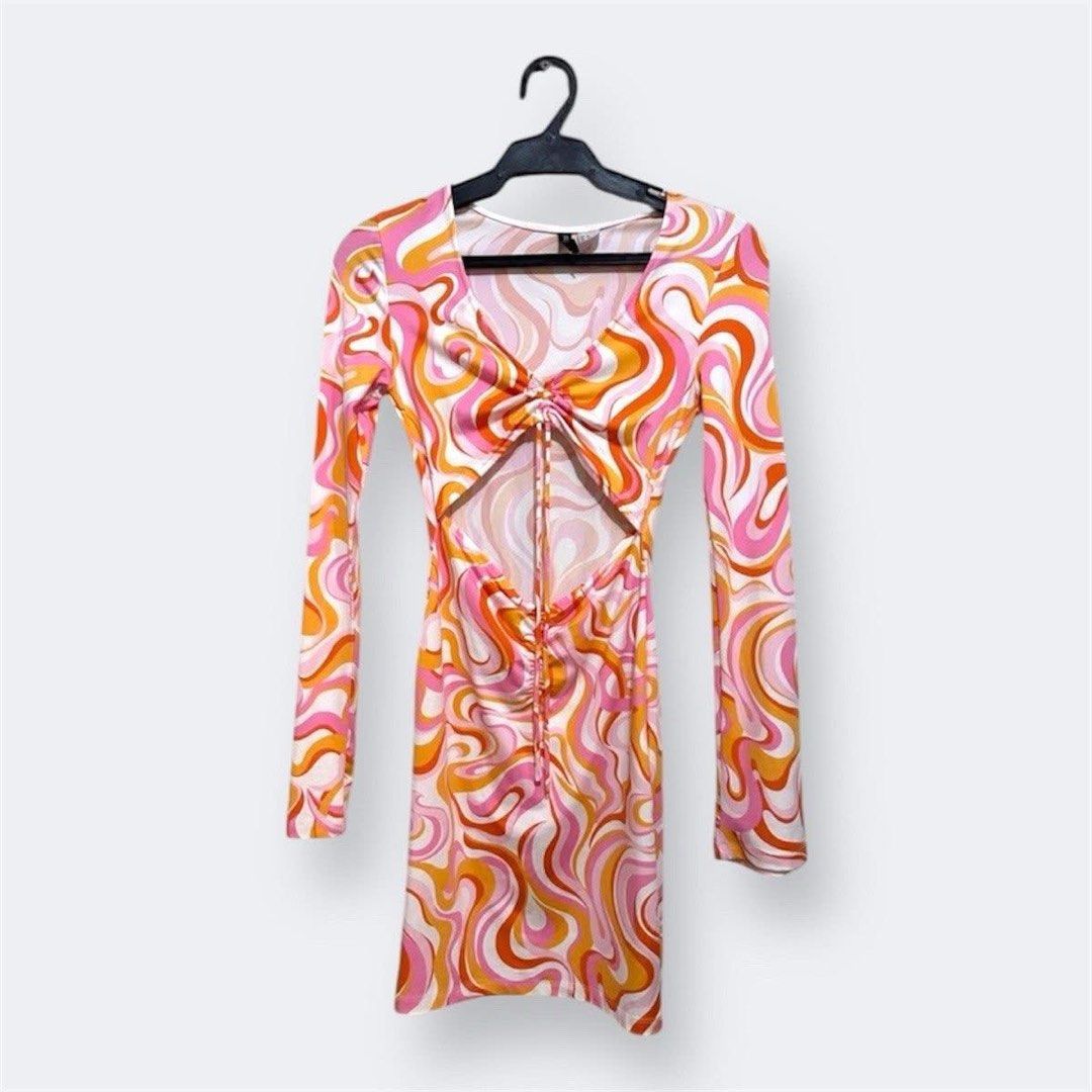 H&M Retro Y2K Dress (Category: Dresses) located in Makati City. Submitted by nooktown (Listing ID 1438244707, Image 1). Description: size s-m no ww pic.