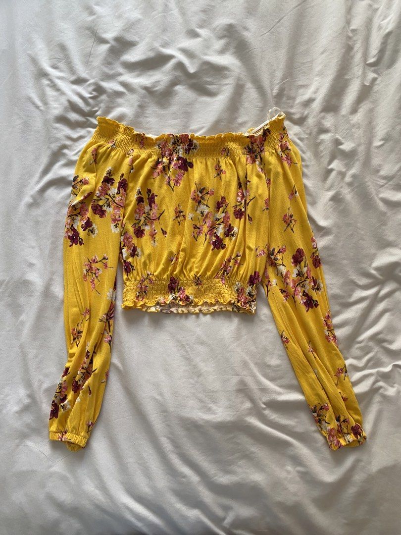 H&M Yellow Floral Off-Shoulder Top (Category: Blouses) located in Quezon City. Submitted by ashleyken (Listing ID 1438172276, Image 1). Description: .