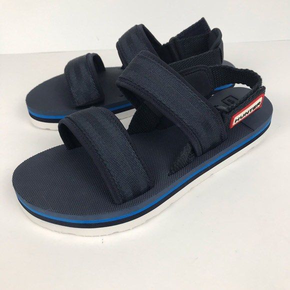Hunter Men’s Beach Sandals UK 7 US 8 (Category: Casual Shoes) located in Binan City. Submitted by mom-of-2 (Listing ID 1438117936, Image 2). Description: - Hunter Beach Sandals - UK size 7 / US 8 - White sole - Outer material: Other materials - Upper material: Textile - Textured sole for grip - Hunter branding visible Brand: Hunter Design: Lightweight comfort slide with a double-strap upper, adjustable hook-and-loop velcro straps, and a flexible 