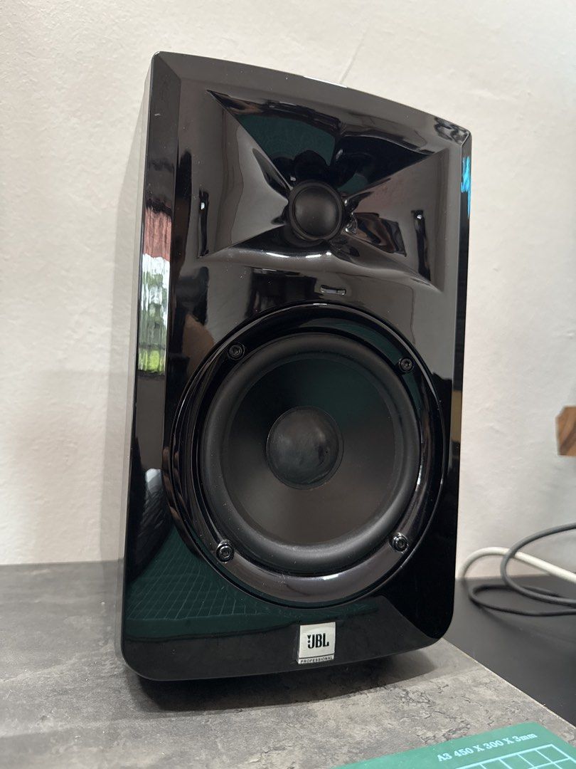 JBL LSR30X - Studio Speakers457249156991569924